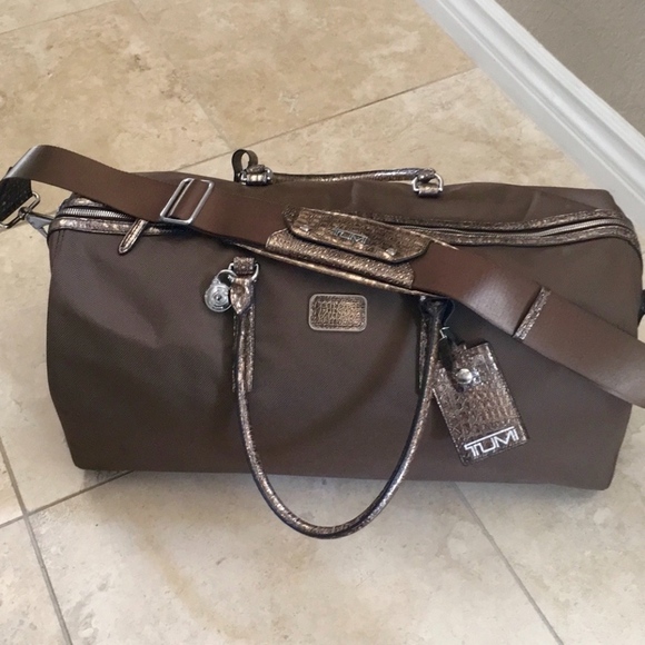 Tumi Townhouse Carry-More Duffel Bag $260 - Picture 2 of 8